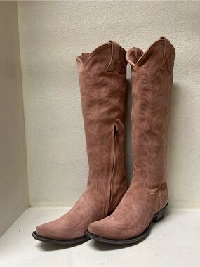 Old Gringo Mayra Pink Suede Boot 9B. NEW